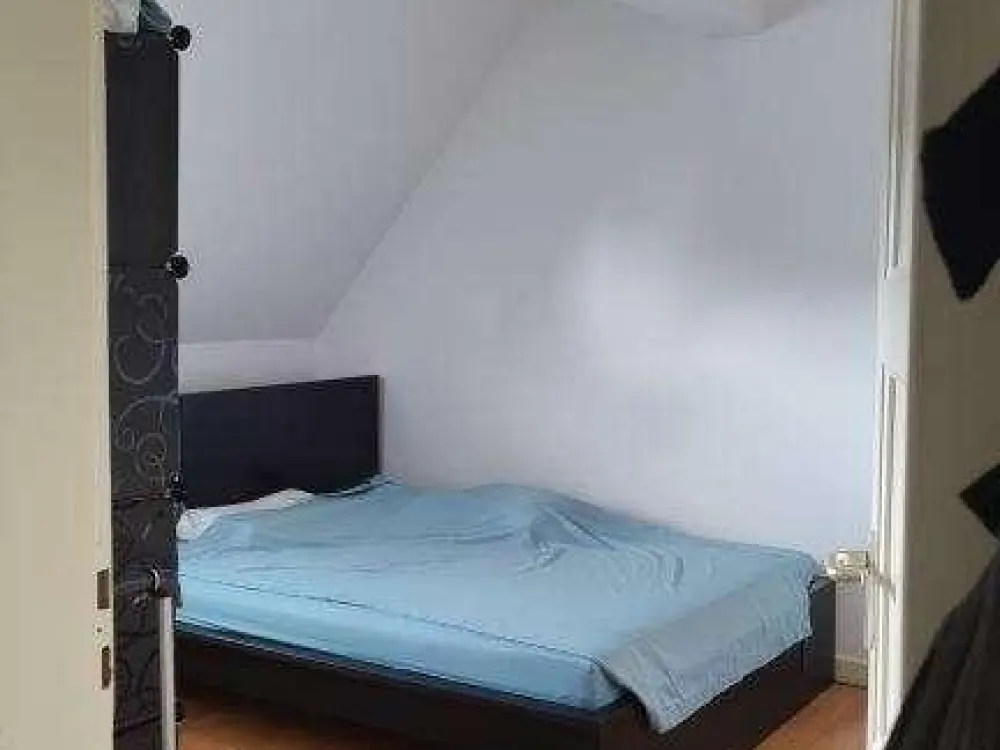 DÜSSELDORF-FRIEDRICHSTADT: SCHÖNES 2-ZIMMERAPPARTMENT IM DACHGESCHOSS