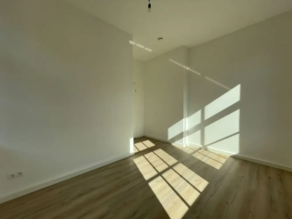 Wohnen im sanierten Altbau: 3-Zimmer mit Loggia im Zentrum-Ost | Optional mit EBK