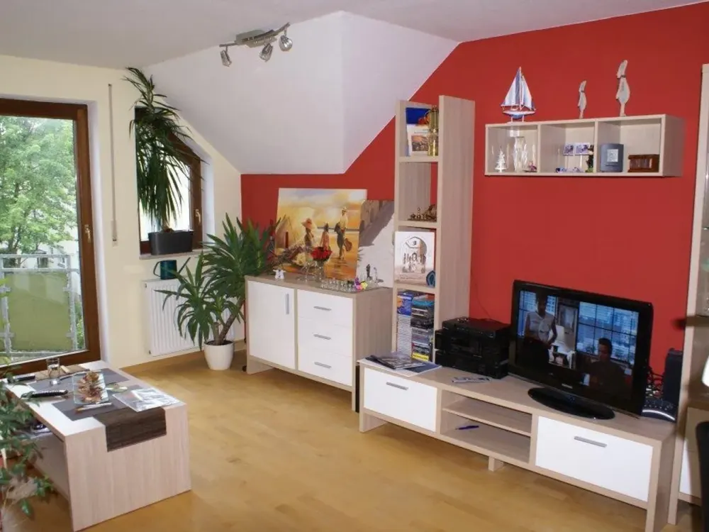 Commission-free and with new fitted kitchen: Bright, spacious 2-room attic apartment