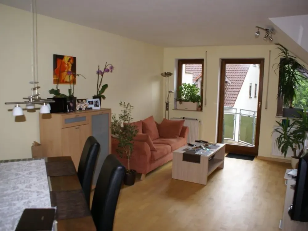 Commission-free and with new fitted kitchen: Bright, spacious 2-room attic apartment
