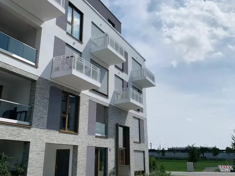 Sonnige möblierte 2-Zimmer-Gartenwohnung mit gehobener Ausstattung und Blick ins Grüne in Neu-Pasing