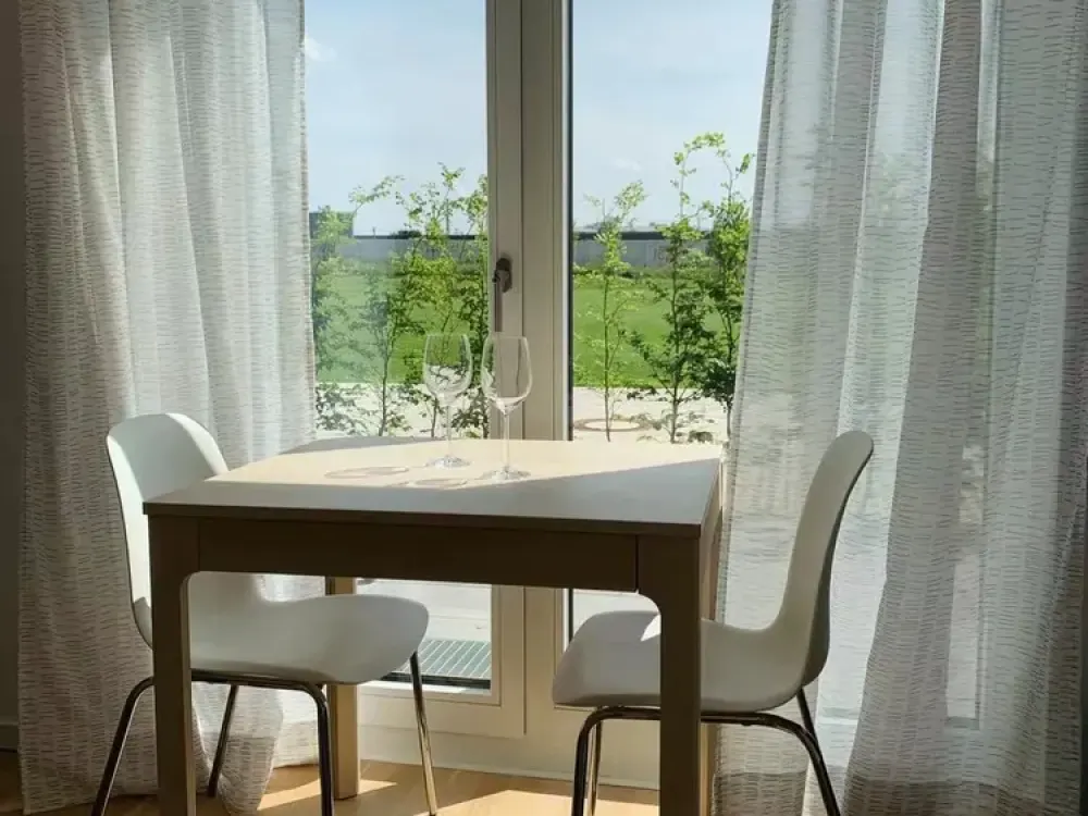 Sonnige möblierte 2-Zimmer-Gartenwohnung mit gehobener Ausstattung und Blick ins Grüne in Neu-Pasing