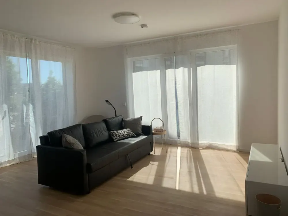 Sonnige möblierte 2-Zimmer-Gartenwohnung mit gehobener Ausstattung und Blick ins Grüne in Neu-Pasing