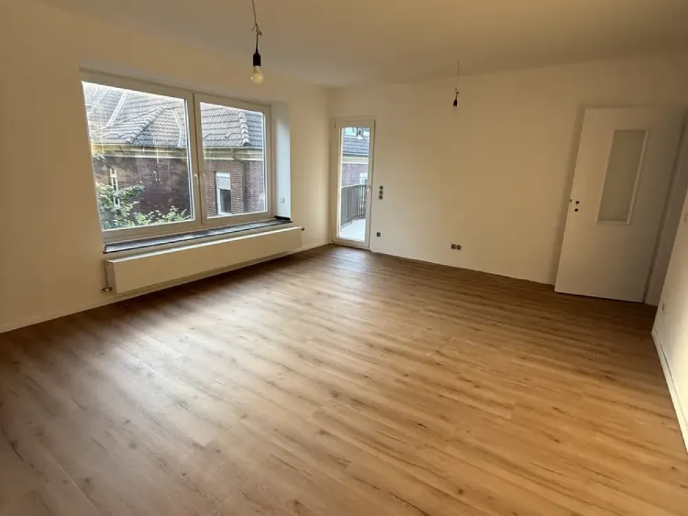 Erstbezug nach Sanierung, 3-Zimmer-Wohnung mit Balkon