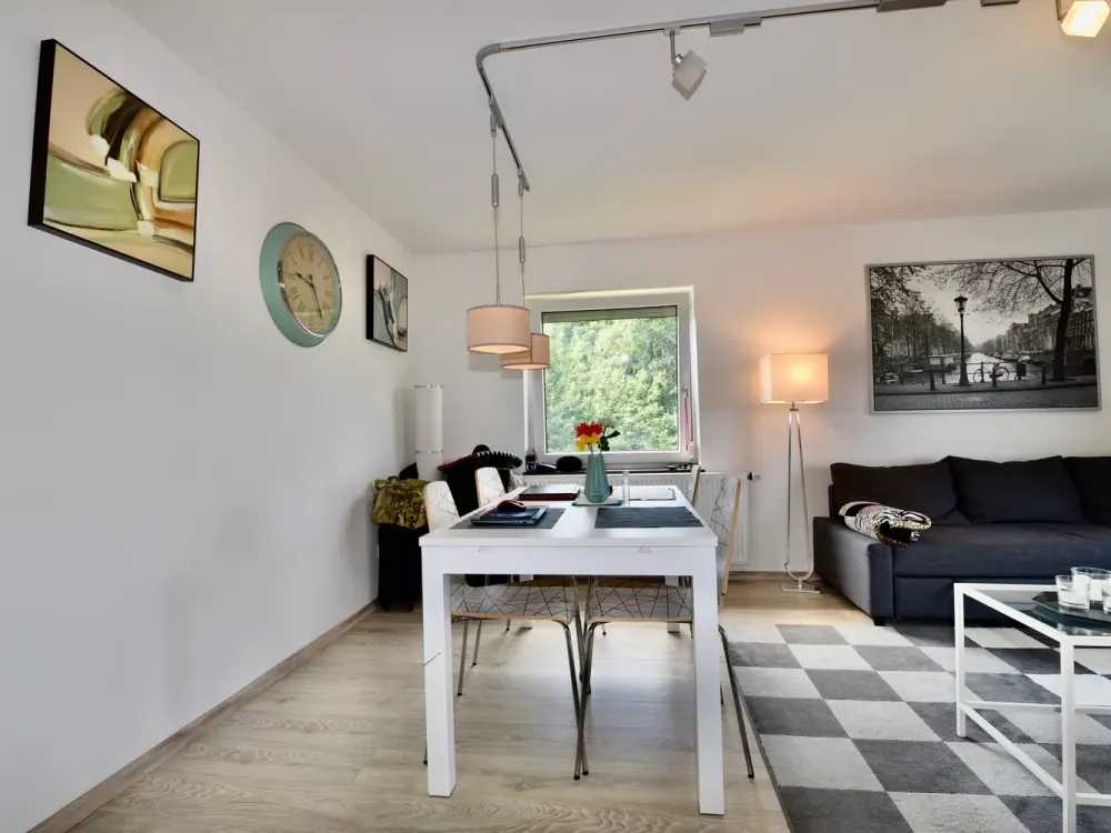 Hochwertiges Apartment - komplett möbliert / High-quality apartment - fully furnished