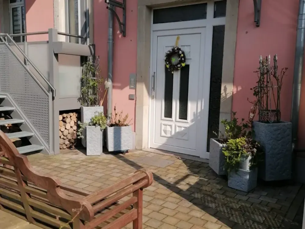 available from 01.11.2026 *TRACHAU* 2-room couple apartment, 1st floor, sunny balcony, built-in and overhead cupboards in the hallway