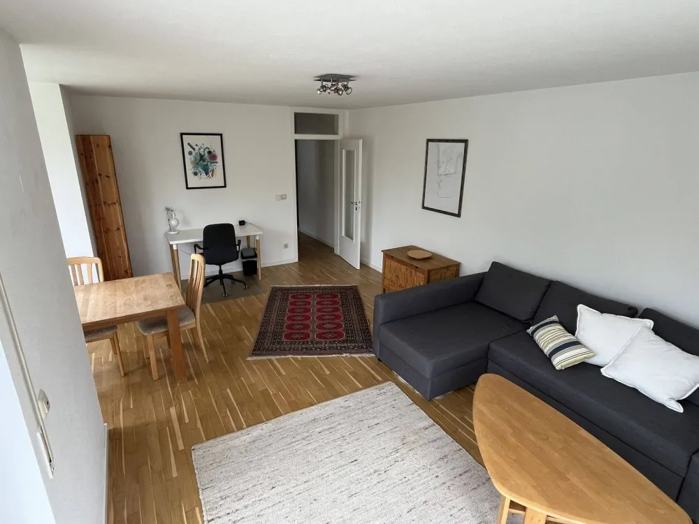 helle ruhige möblierte 2 Zimmer Wohnung (für 3-18 Monate)