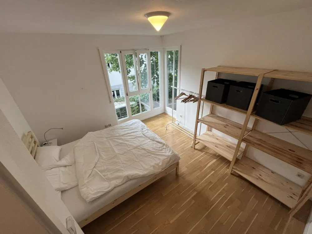 helle ruhige möblierte 2 Zimmer Wohnung (für 3-18 Monate)