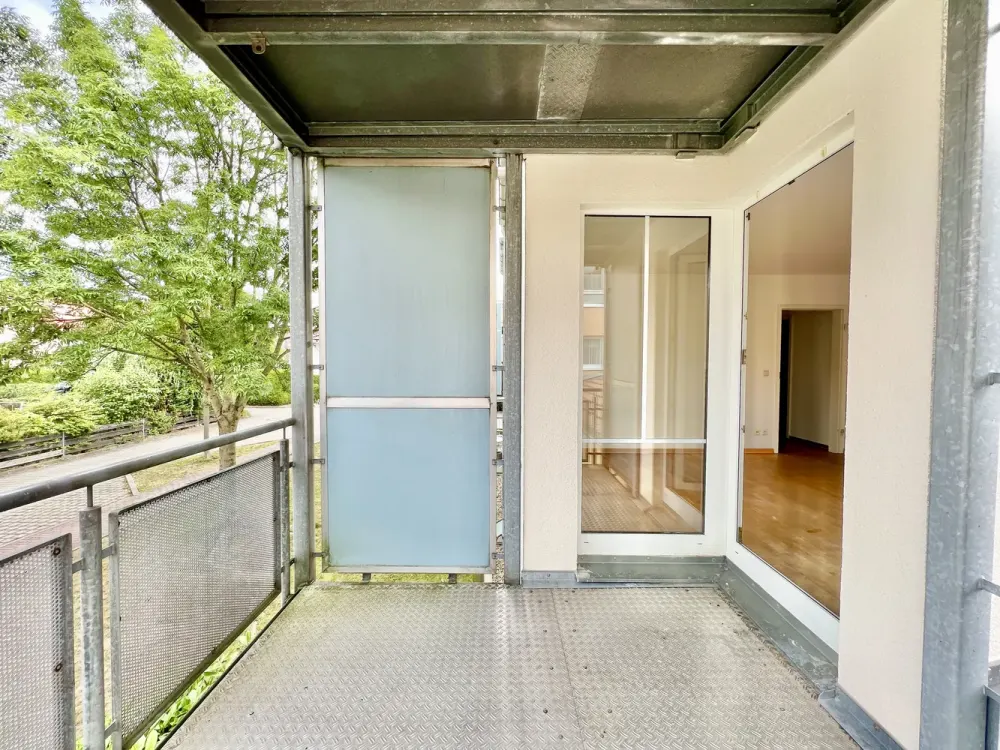 Schöne 2-Zimmer-Wohnung mit Balkon und Tiefgaragenstellplatz