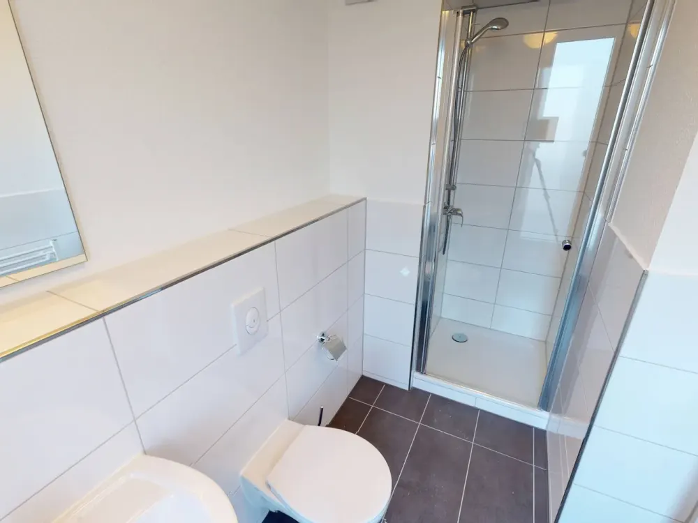 ** Möbliertes 2-Zimmer-Apartment mit EINBAUKÜCHE, französichen BALKON und gemeinschaftlicher DACH...