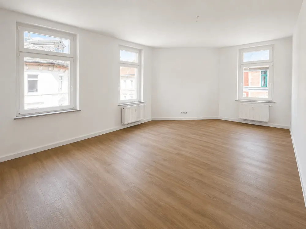 Markkleeberg 3-Room Apartment - Bright, Newly Renovated, Bathtub
