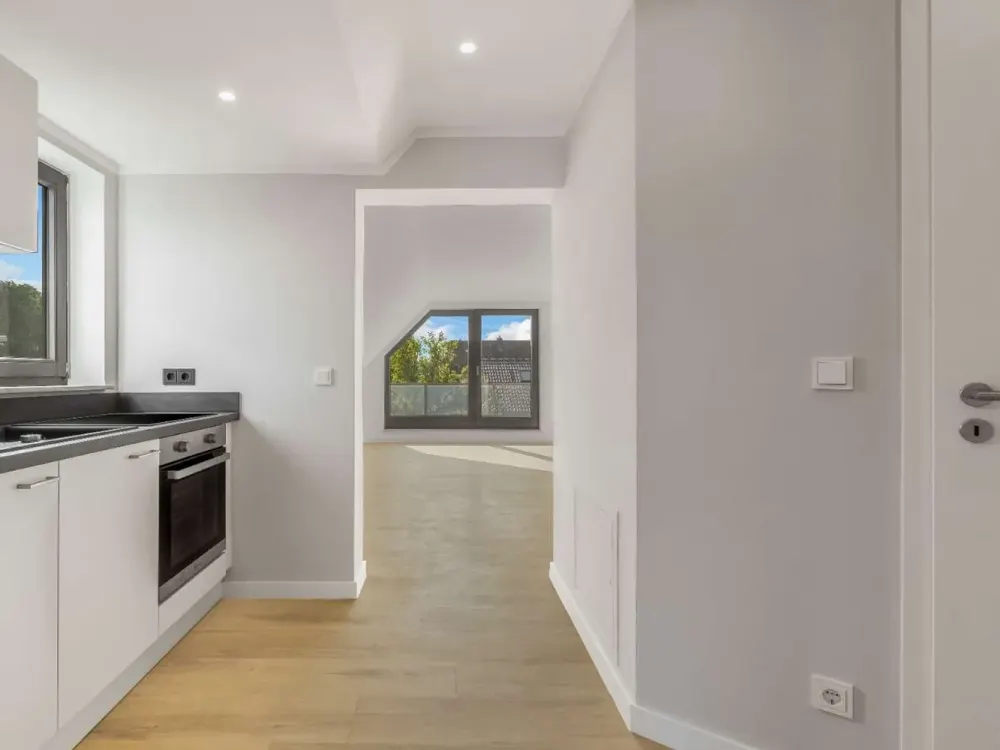 Sanierte 2,5-Zimmer Wohnung, mit großem Balkon, EBK und Stellplatz!