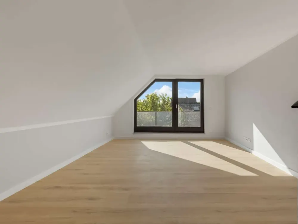 Sanierte 2,5-Zimmer Wohnung, mit großem Balkon, EBK und Stellplatz!