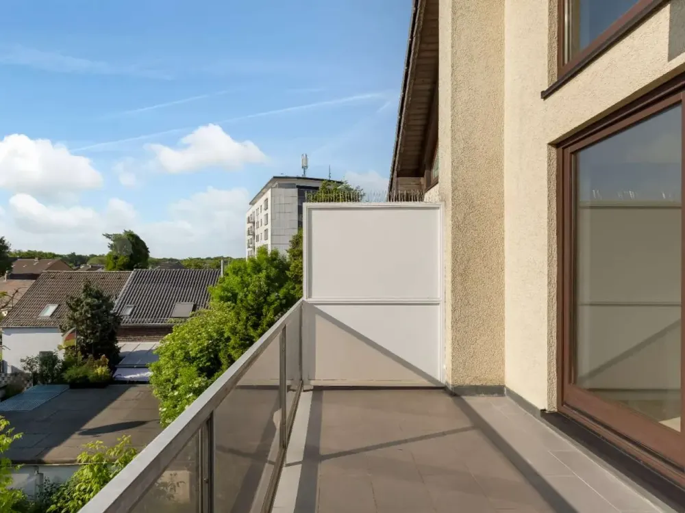Sanierte 2,5-Zimmer Wohnung, mit großem Balkon, EBK und Stellplatz!