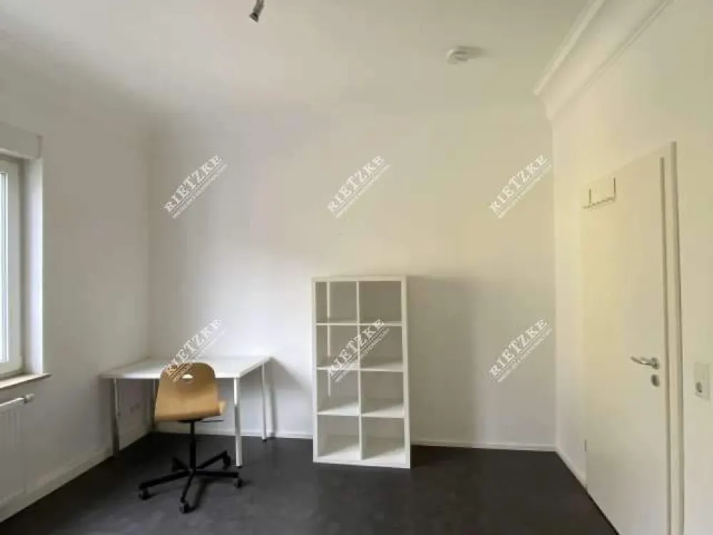 Helle geräumige 4-Zimmer Wohnung geeignet als Monteurwohnung oder als Studenten-WG