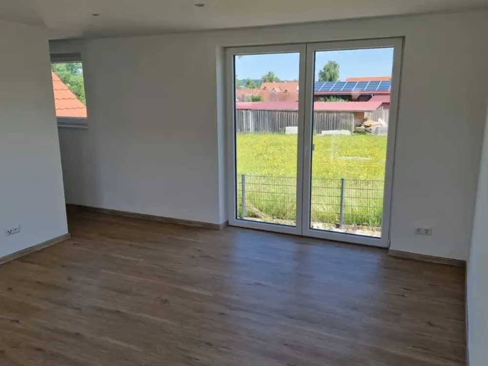 Hochwertig ausgestattete Erdgeschoss-Wohnung mit Terrasse