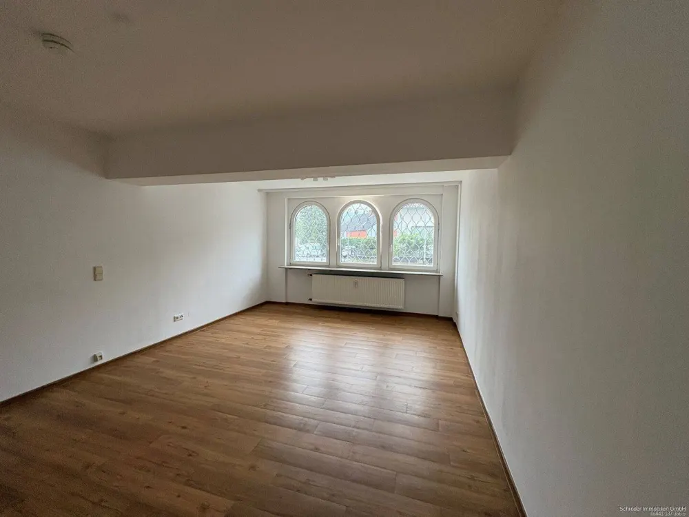 Freshly Renovated 1-Room Apartment in Popular Location of St. Arnual