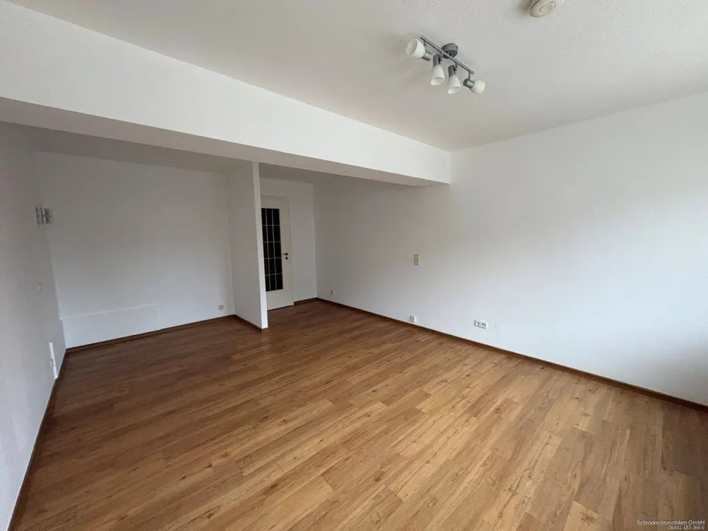 Freshly Renovated 1-Room Apartment in Popular Location of St. Arnual