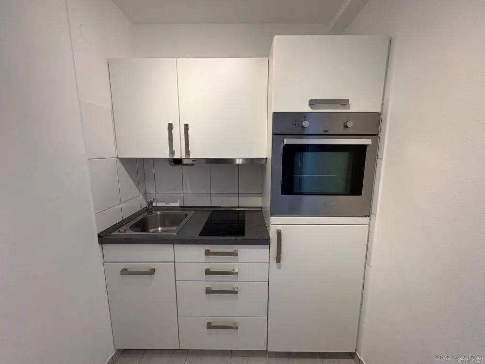 Freshly Renovated 1-Room Apartment in Popular Location of St. Arnual