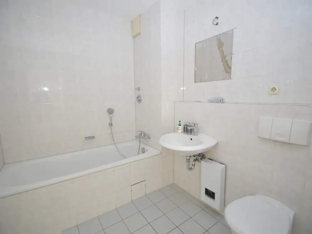 Helle 2-Zimmerwohnung mit Balkon und Tiefgaragenstellplatz!