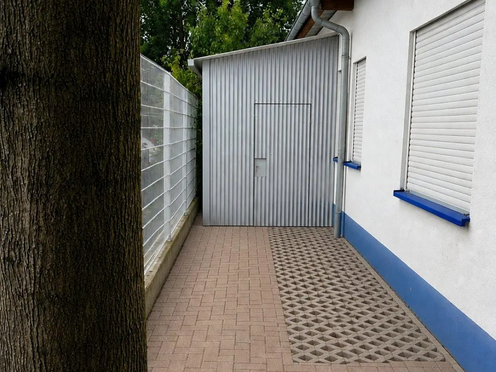 Living Space on the Ground Floor with Private Entrance in Karlsruhe-Knielingen