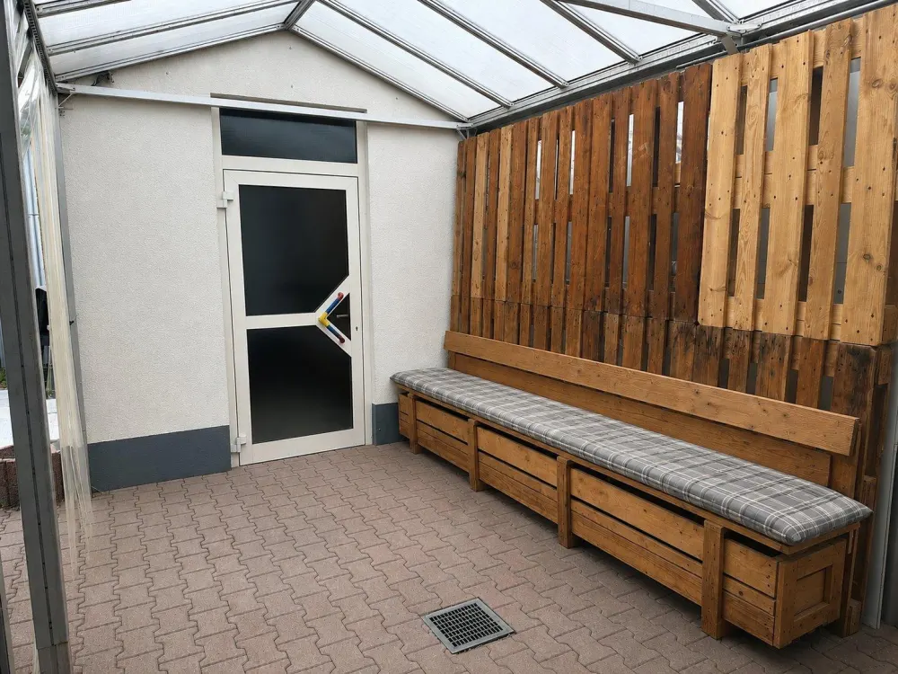 Living Space on the Ground Floor with Private Entrance in Karlsruhe-Knielingen