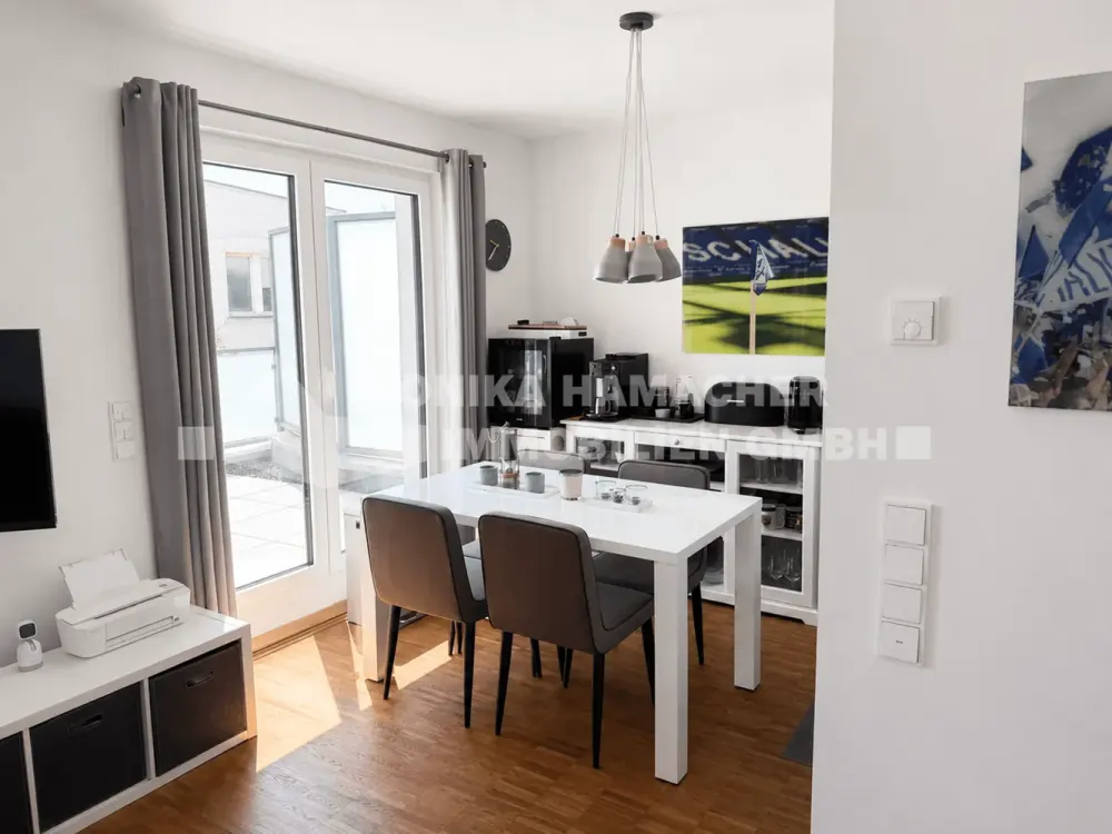 Exklusives Wohngefühl auf zwei Zimmern, Moderne Wohnung mit großem Balkon