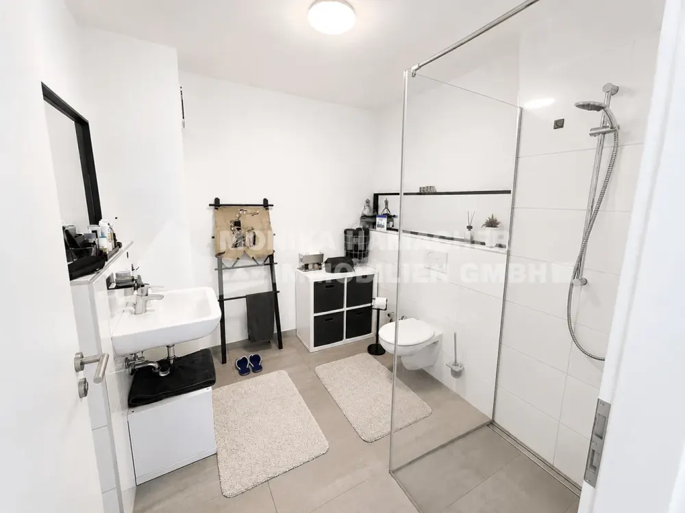 Exklusives Wohngefühl auf zwei Zimmern, Moderne Wohnung mit großem Balkon