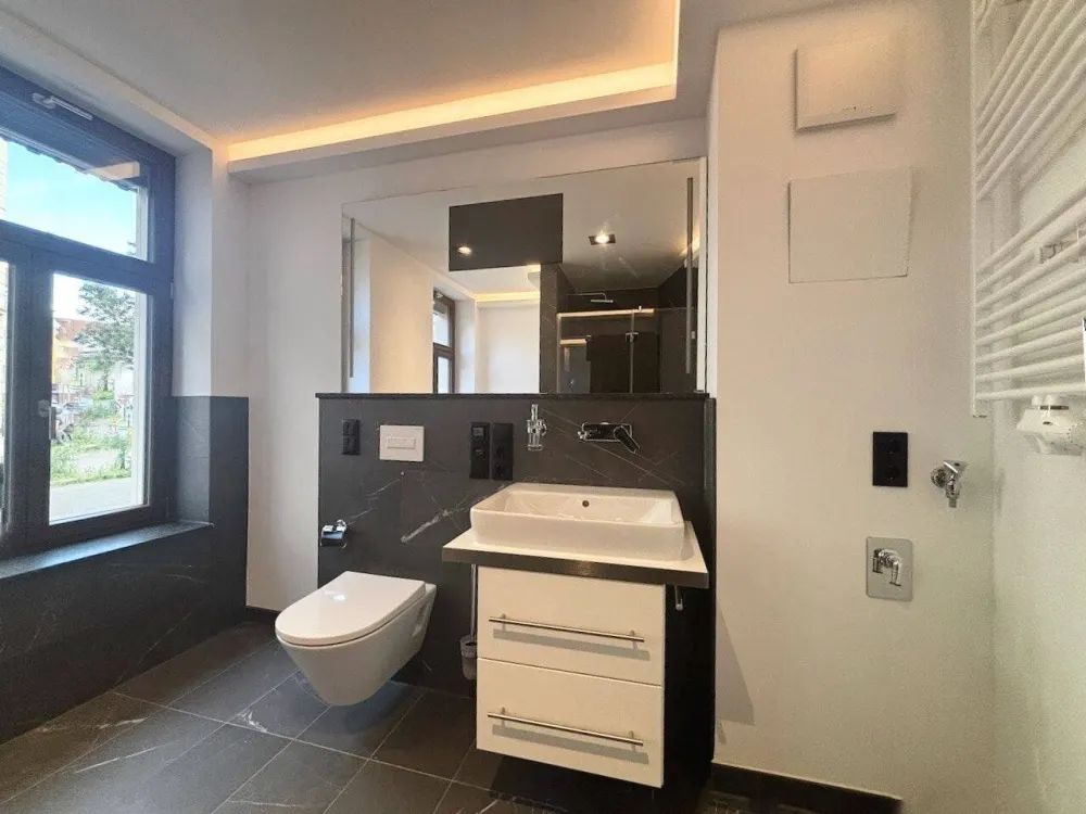 Perfekt! + Erstbezug + Parkett + Fußbodenheizung + Tageslichtbad mit Wanne & Dusche + LED-Licht