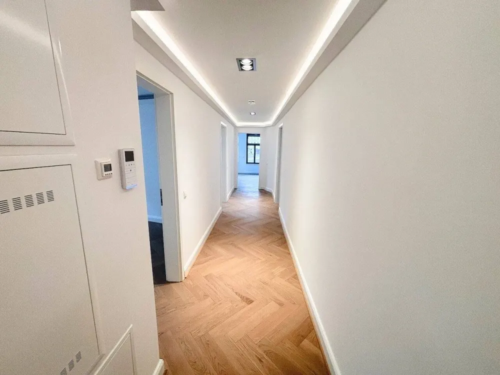 Perfekt! + Erstbezug + Parkett + Fußbodenheizung + Tageslichtbad mit Wanne & Dusche + LED-Licht