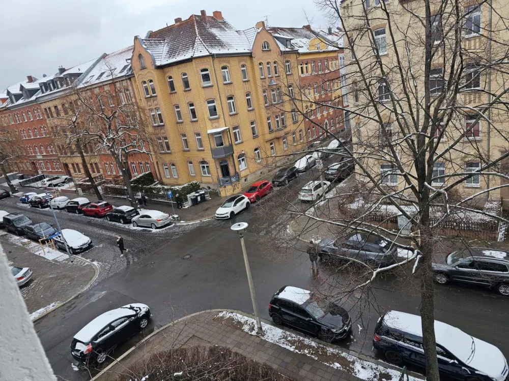 Hochwertig renovierte 2-Raum-Wohnung mit Einbauküche & Stellplatz