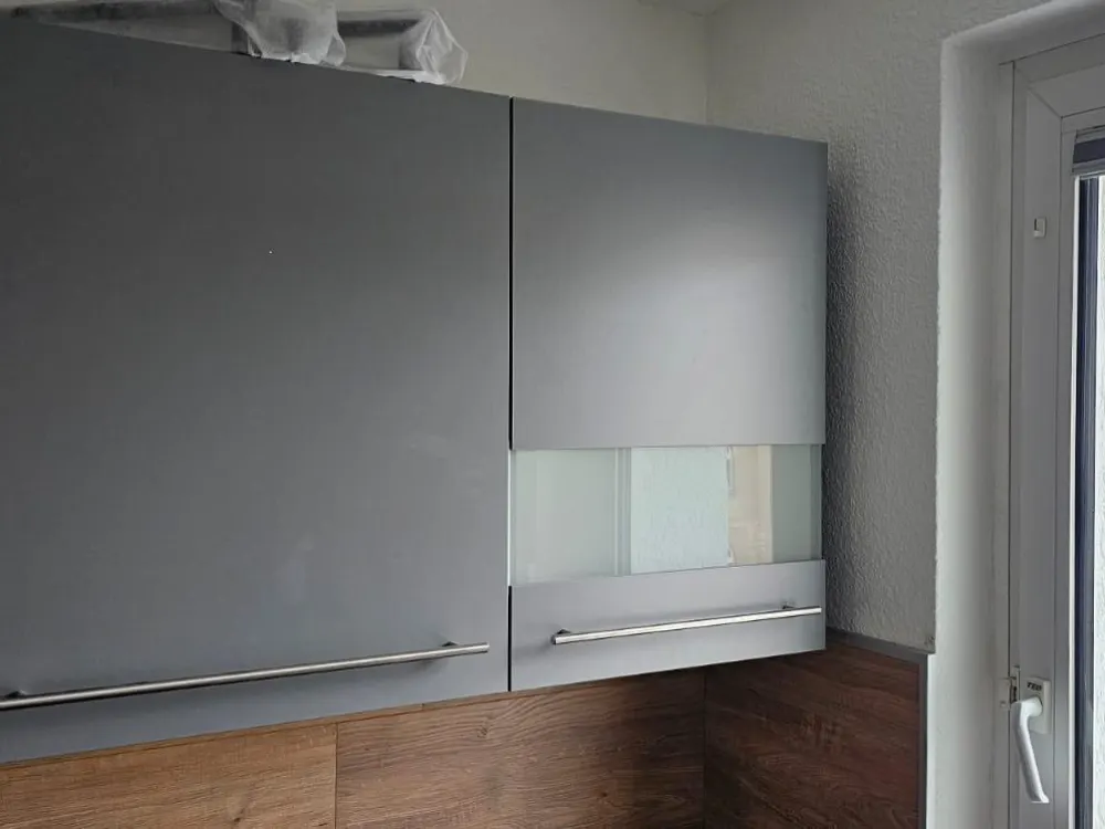 Hochwertig renovierte 2-Raum-Wohnung mit Einbauküche & Stellplatz
