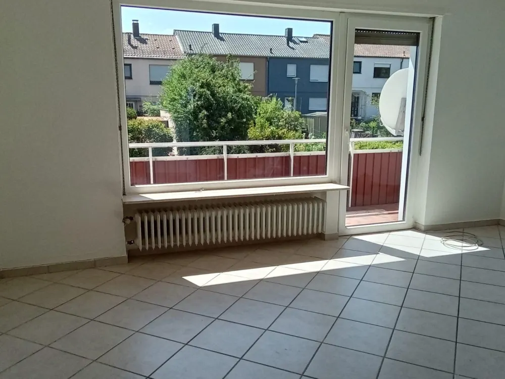 Ab Sofort - Renovierte 2-Zimmer-Wohnung 65 m² im Zweifamilienhaus