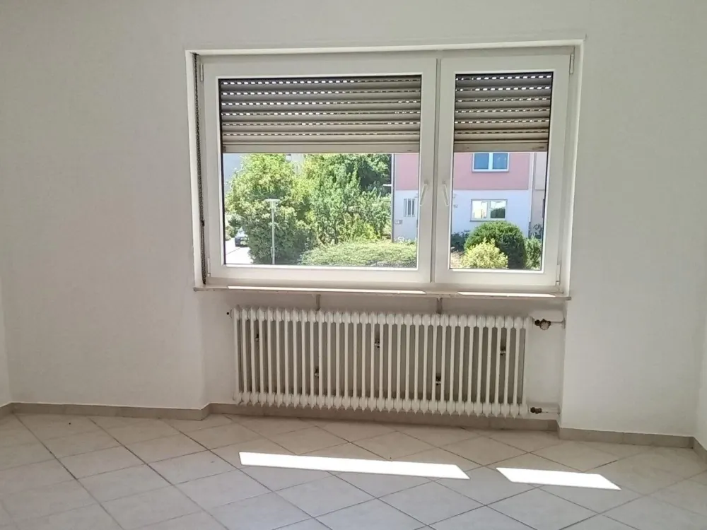 Ab Sofort - Renovierte 2-Zimmer-Wohnung 65 m² im Zweifamilienhaus