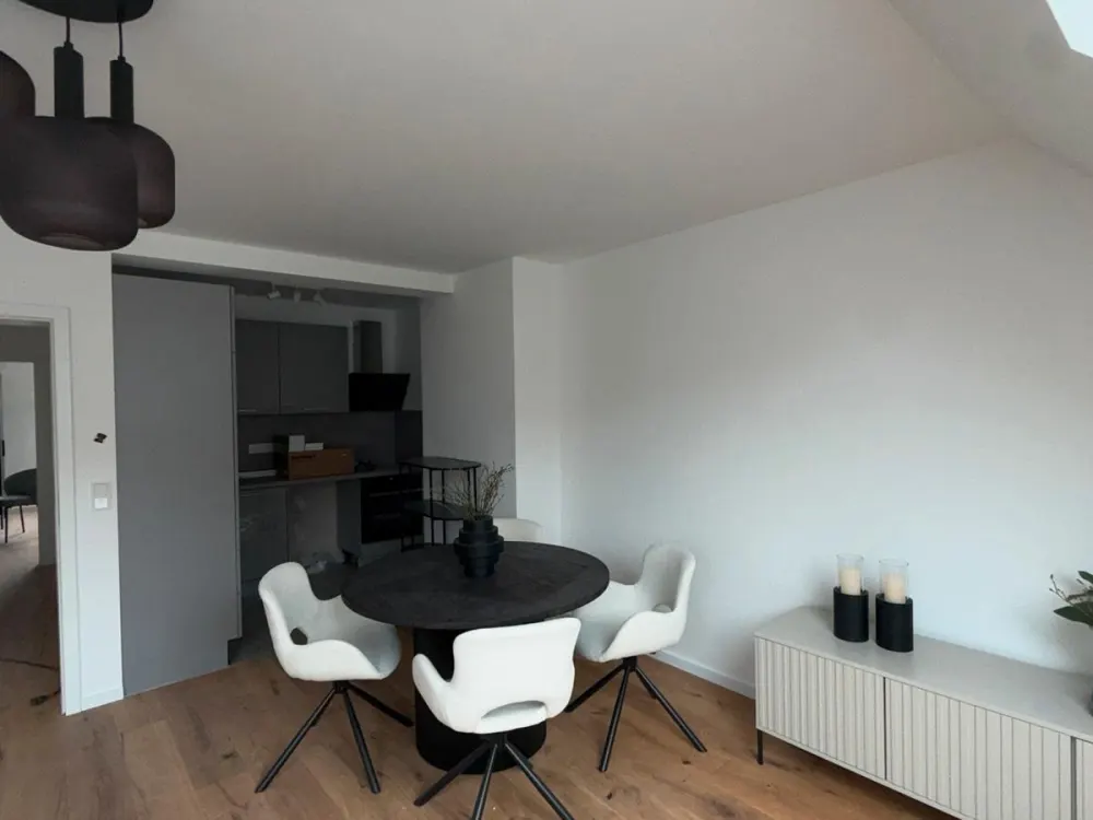 Kernsanierte und möblierte 2-Zimmer-Wohnung in zentraler Lage mit hochwertiger Ausstattung