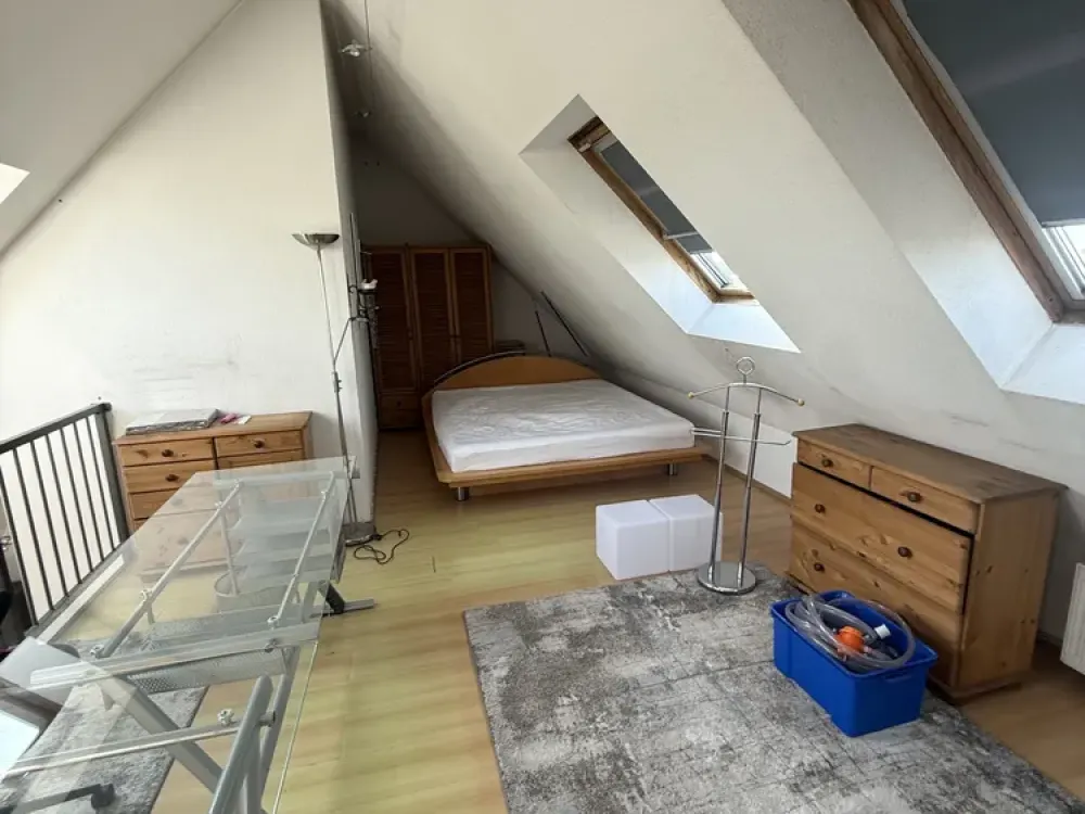 Möblierte 2-Zimmer-Dachgeschosswohnung mit Loggia in Krefeld