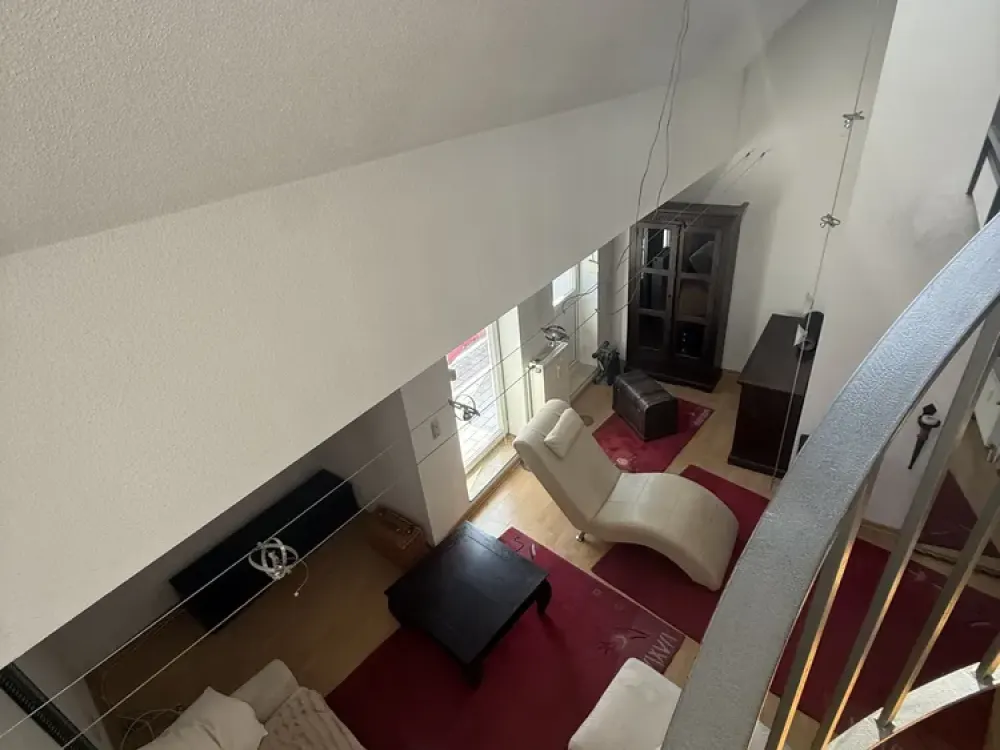 Möblierte 2-Zimmer-Dachgeschosswohnung mit Loggia in Krefeld