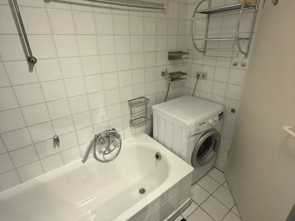 Möblierte 2-Zimmer-Dachgeschosswohnung mit Loggia in Krefeld
