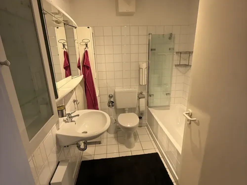 Möblierte 2-Zimmer-Dachgeschosswohnung mit Loggia in Krefeld