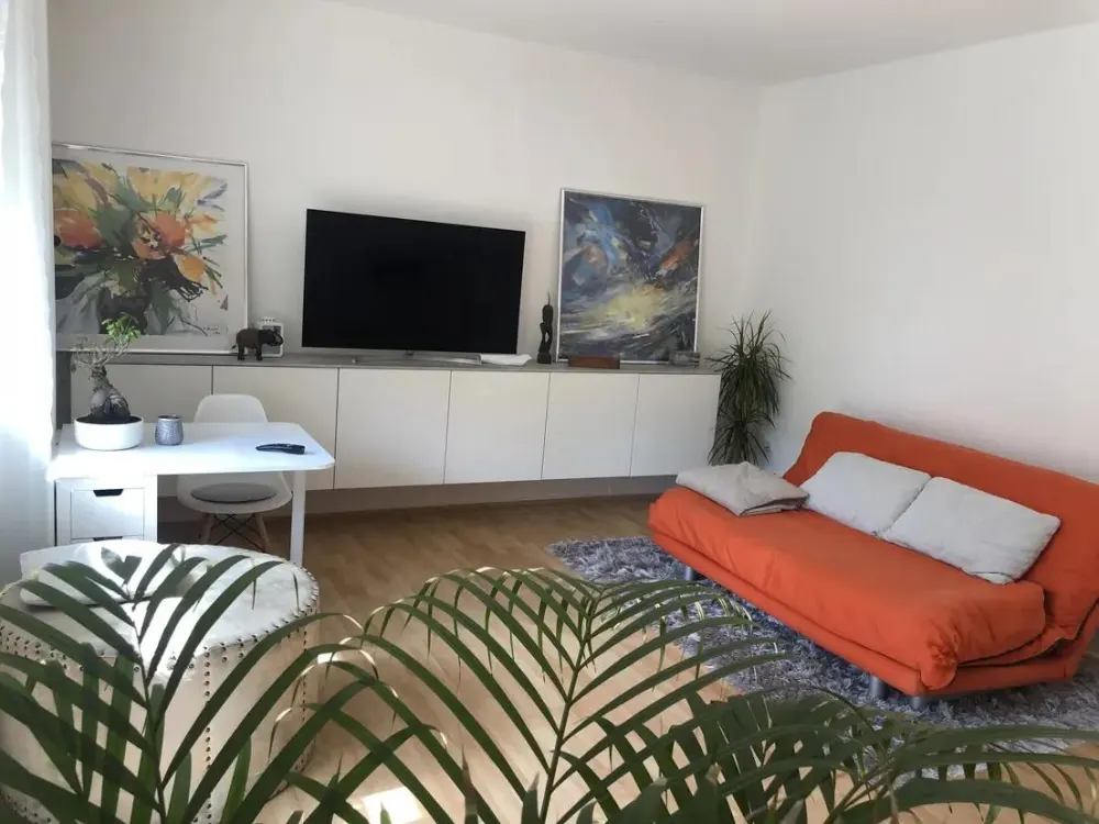 Ruhiges City Apartment (möbliert) mit Garten und Stellplatz