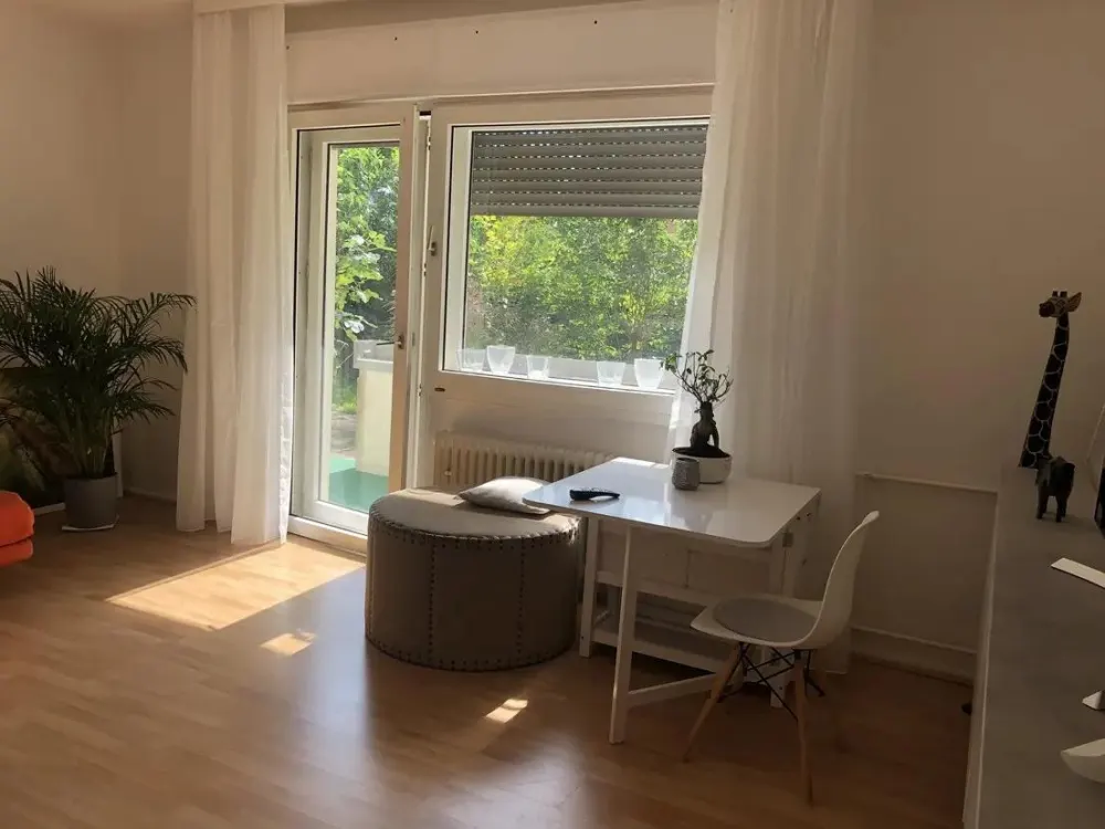Ruhiges City Apartment (möbliert) mit Garten und Stellplatz