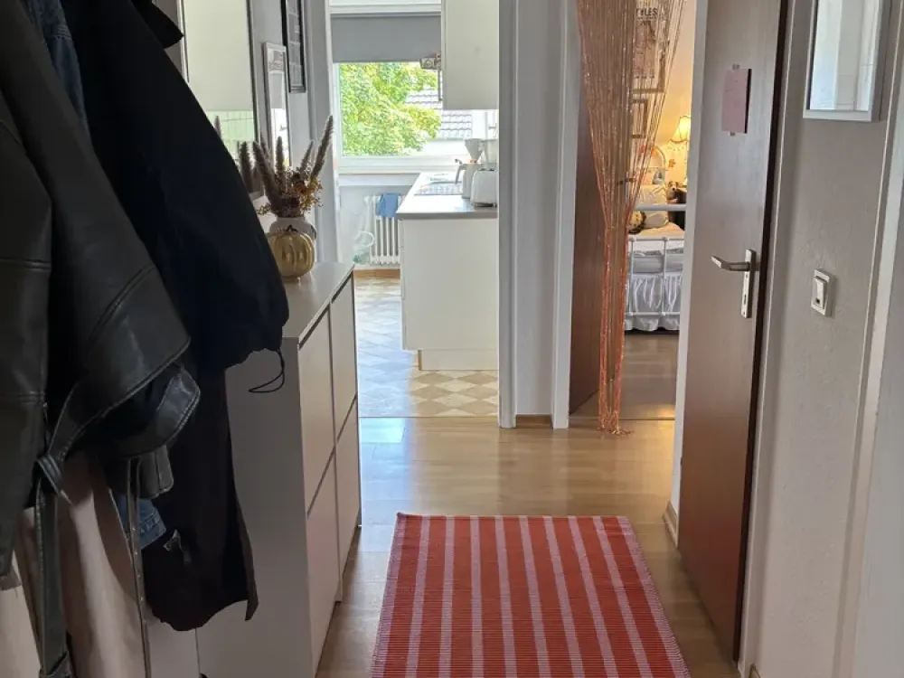 Top gepflegte Dachgeschosswohnung mit Balkon ab 15.01.2026 zu vermieten