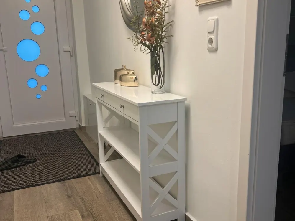 Bright Basement Apartment with 2 Rooms