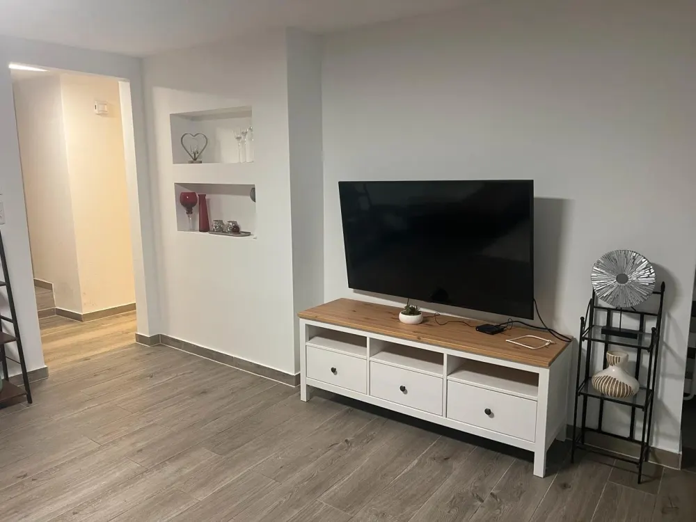 Bright Basement Apartment with 2 Rooms