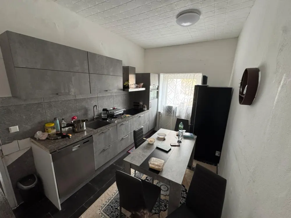 Möblierte 4-Zimmer-Wohnung, 107 m² im 1. Obergeschoss