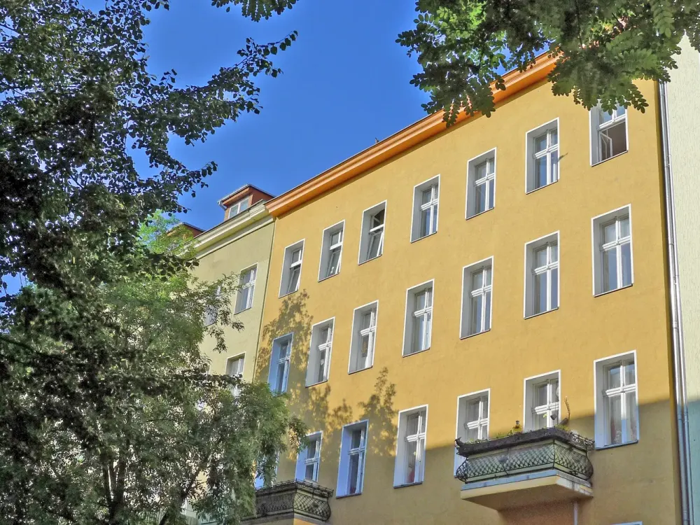 Mit eigenem Privatgarten: 2-Zimmer-Wohnung mit Wannenbad in der Rostocker Straße!