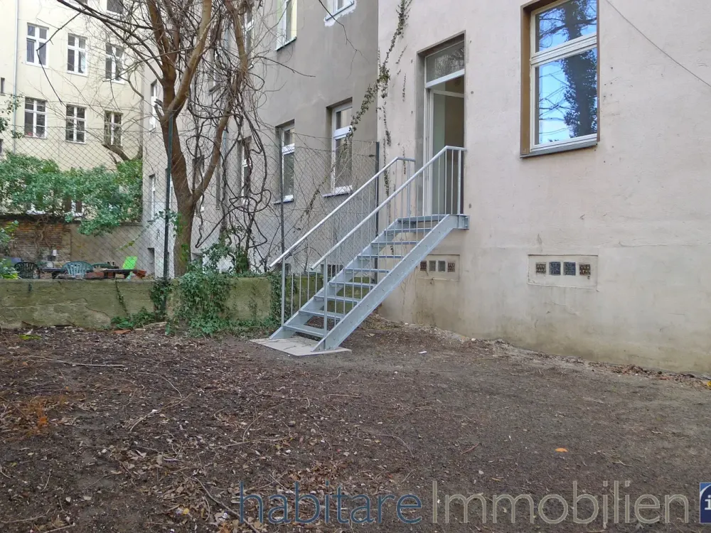 Mit eigenem Privatgarten: 2-Zimmer-Wohnung mit Wannenbad in der Rostocker Straße!