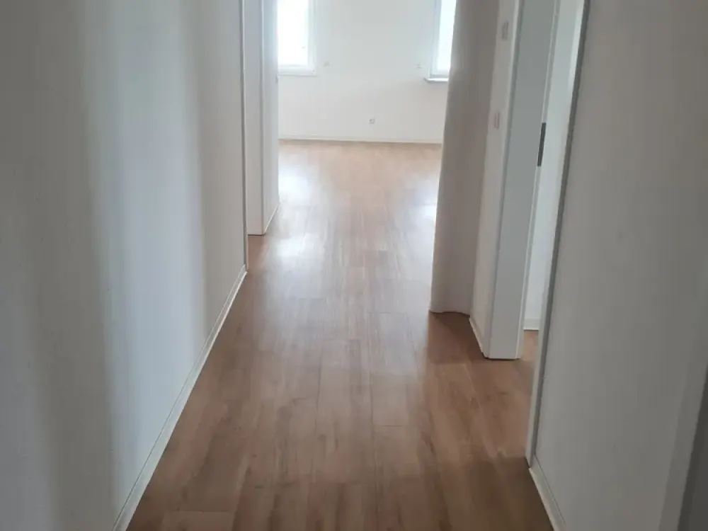 Beautiful 3-Room Apartment in Ronnenberg, Direct Contact: 0511-2800618