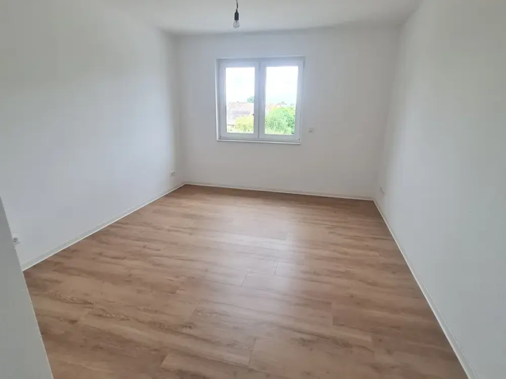 Beautiful 3-Room Apartment in Ronnenberg, Direct Contact: 0511-2800618
