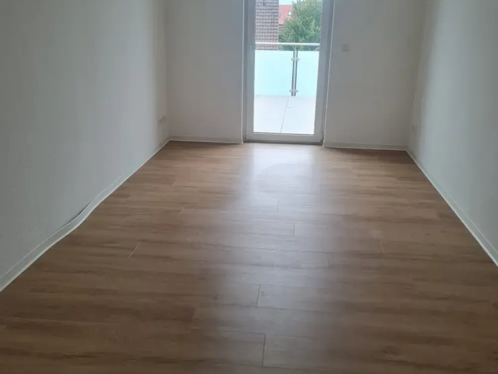 Beautiful 3-Room Apartment in Ronnenberg, Direct Contact: 0511-2800618
